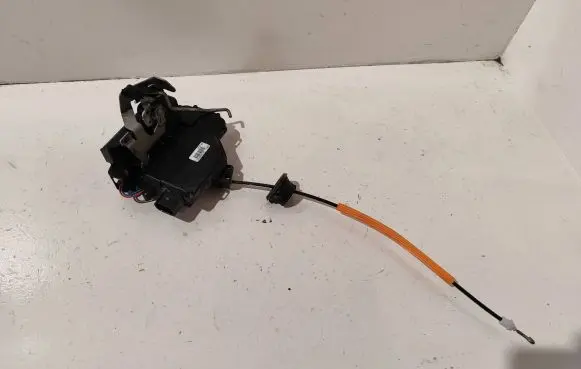 Audi A4 S4 B6 8E 8H Front door lock 8E0839016C PA66302GF