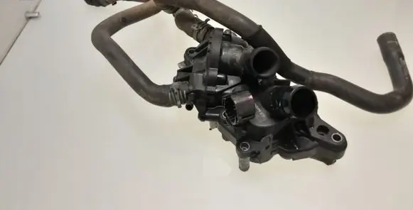 Volkswagen PASSAT B8 Water pump 04E121042M