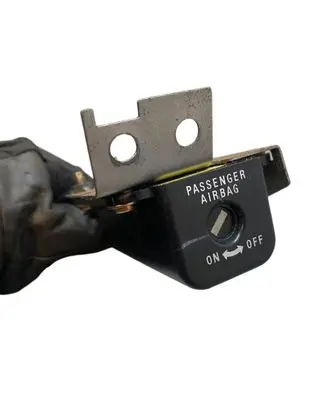Passenger airbag on/off switch