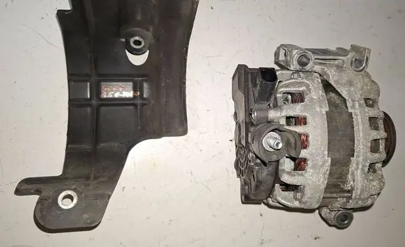 Fiat 500X Generator/alternator 51943774 55258367