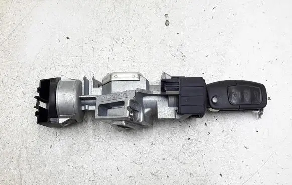 Ford C-MAX I Ignition lock 3M513F880AB