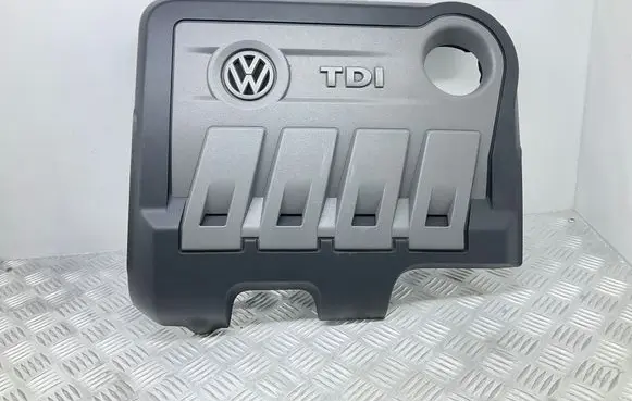 Volkswagen Tiguan Engine cover (trim) 03L103925R