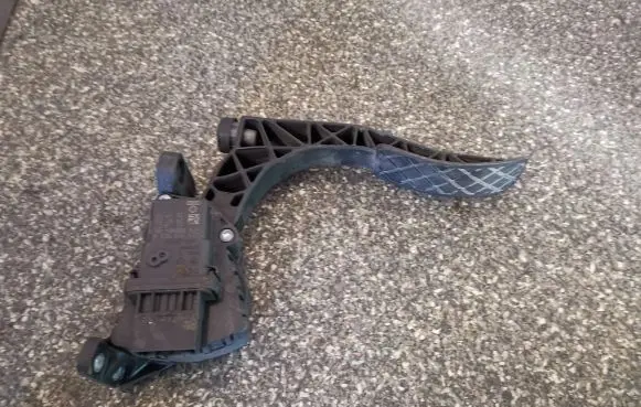 Audi A6 S6 C6 4F Accelerator throttle pedal 4F1723523B