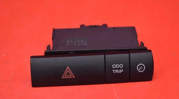 Toyota Prius (NHW20) Hazard light switch 758706