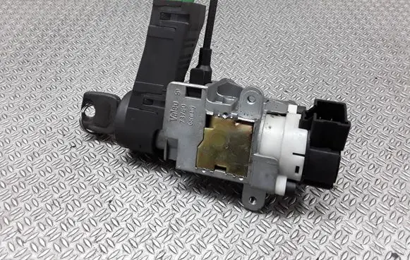 Volvo V70 Ignition lock 73760 8673073