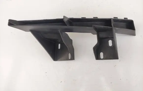 Audi Q7 4L Front bumper mounting bracket 4L0807333