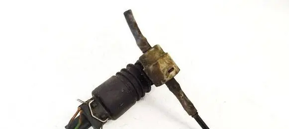 Volkswagen Golf III Windscreen/windshield washer pump