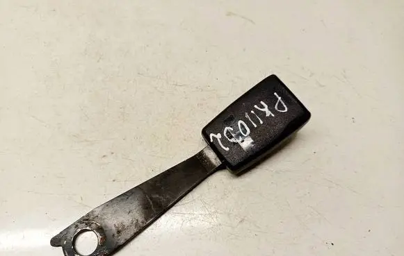 Toyota Corolla E120 E130 Front seatbelt buckle 