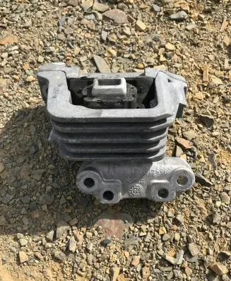 Peugeot 207 Engine mount bracket 9654166080