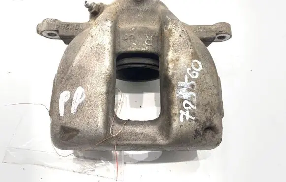Honda CR-V Front brake caliper