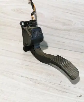 Mercedes-Benz Sprinter W906 Accelerator throttle pedal A4473000200 0280755025 ZGS001QQ01