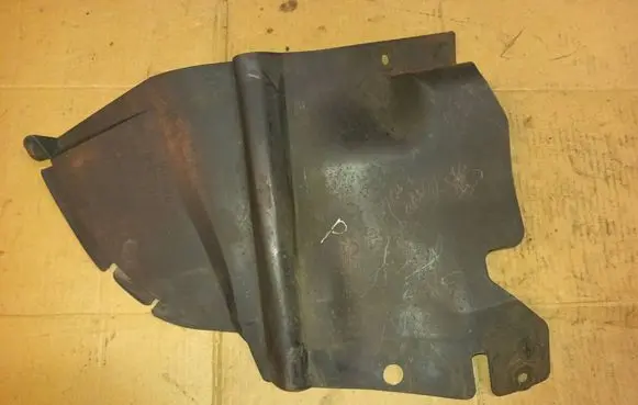 Front wheel arch liner splash guards