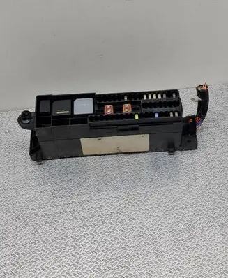 Ford Focus Fuse module AV6T14K131AD 13889 E08261100