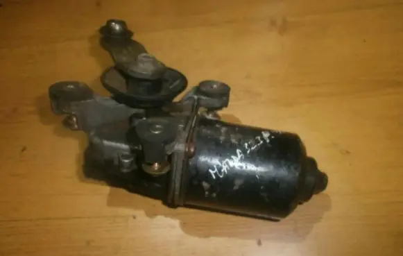 Mazda 323 Wiper motor 8492000952