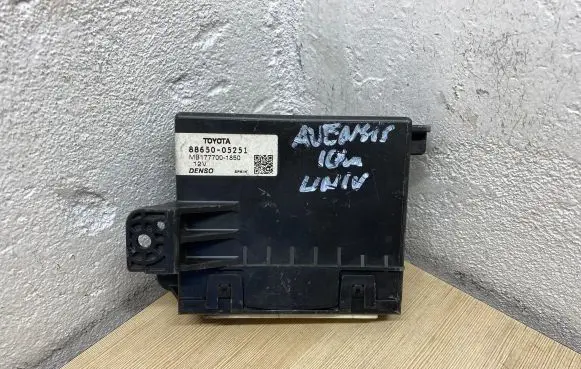 Toyota Avensis T270 Other control units/modules 8865005251 MB1777001850