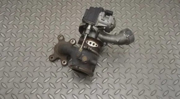 Volkswagen Polo V 6R Turbo 04E145713B 04E145725AB