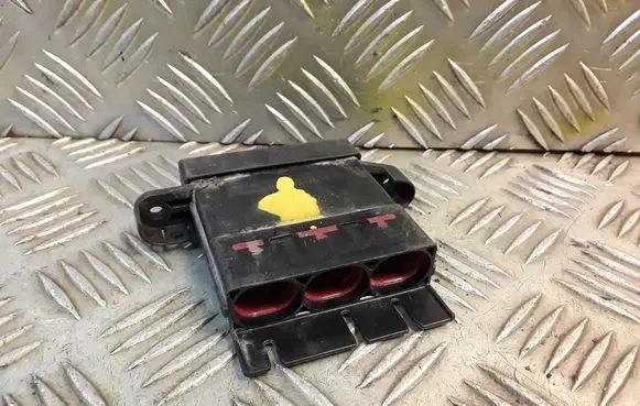 BMW 5 GT F07 Coolant fan relay 9153418