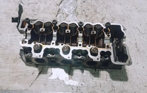 Mercedes-Benz C W203 Engine head R1120161301