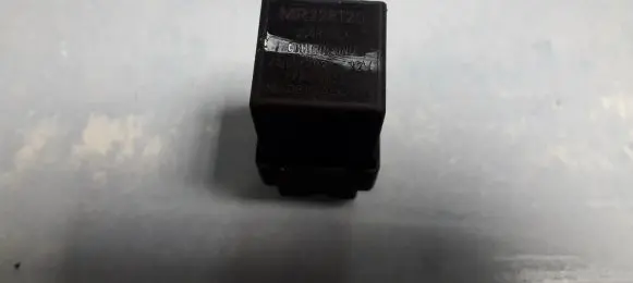 Mitsubishi Carisma Other relay mr228120 72tm202
