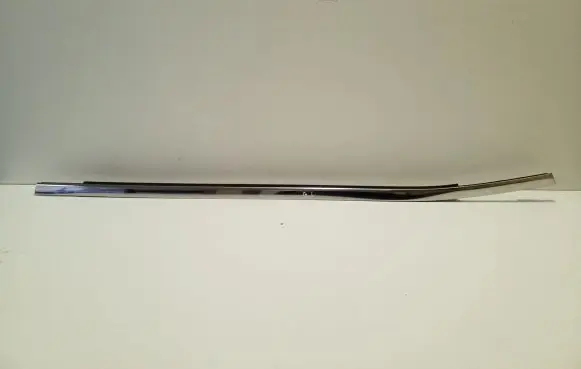 Nissan Qashqai J12 Rear door glass trim molding