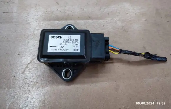 Hyundai Santa Fe ESP acceleration yaw rate sensor 956903K000