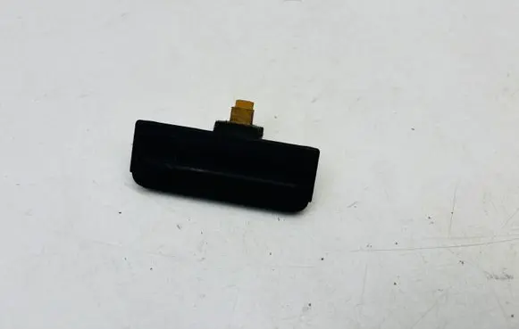 Audi A4 S4 B5 8D Tailgate/trunk/boot exterior handle 8D0827565
