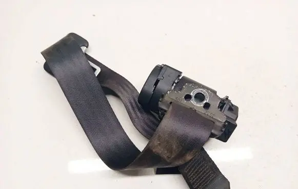 Nissan Juke I F15 Rear seatbelt 