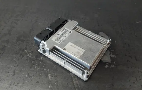 BMW 3 E46 Engine control unit/module 7792024 0281010565