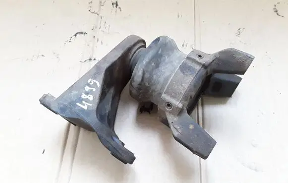 KIA Sorento Engine mount bracket D10B04