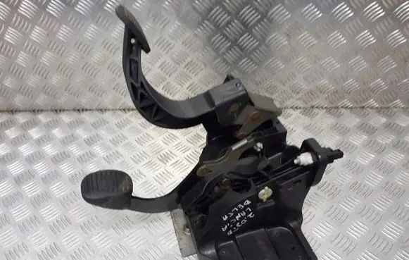 Lancia Delta III Brake pedal 51836372
