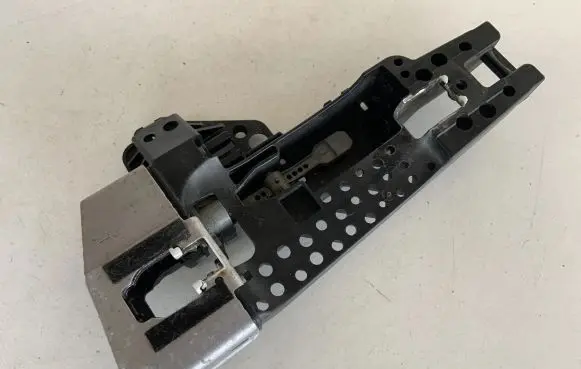 Audi Q7 4M Front door exterior handle/bracket 4M1837885A