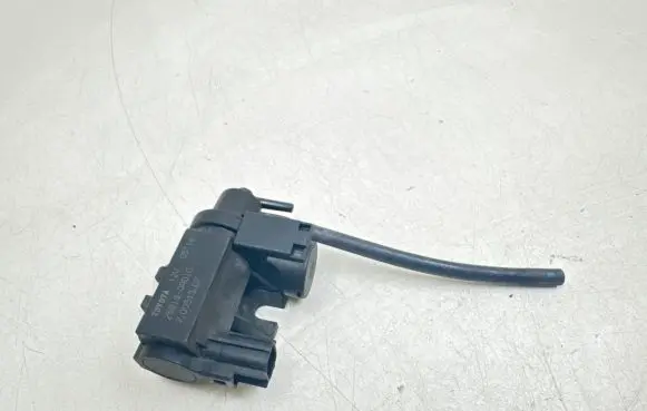 Toyota Corolla Verso AR10 Turbo solenoid valve 258190R010 05T161 70051307