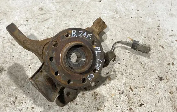 Opel Zafira B Front wheel hub spindle knuckle