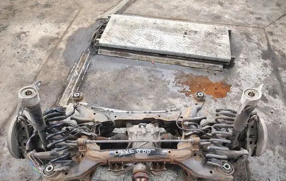 Jaguar XE Rear axle beam with reductor 5567