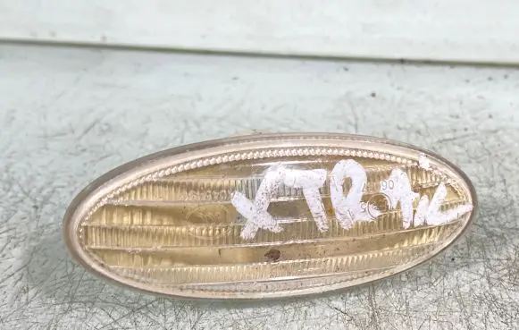 Nissan X-Trail T30 Front fender indicator light