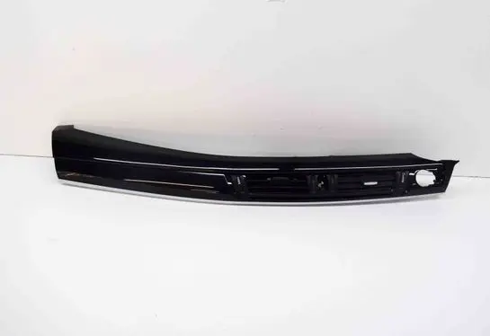 Dashboard glove box trim
