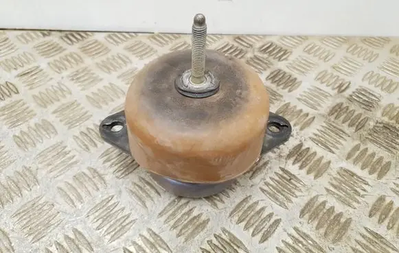 Engine mount bracket