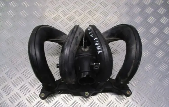 Toyota Yaris Intake manifold