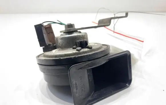 Nissan Pulsar Horn signal 256103ZL0B