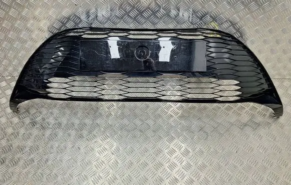 Toyota Yaris Front bumper upper radiator grill S27725972 531020D140