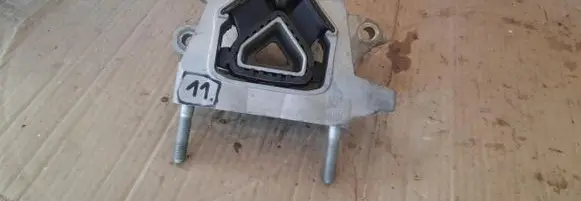 Peugeot 208 II Engine mount bracket 9826533380