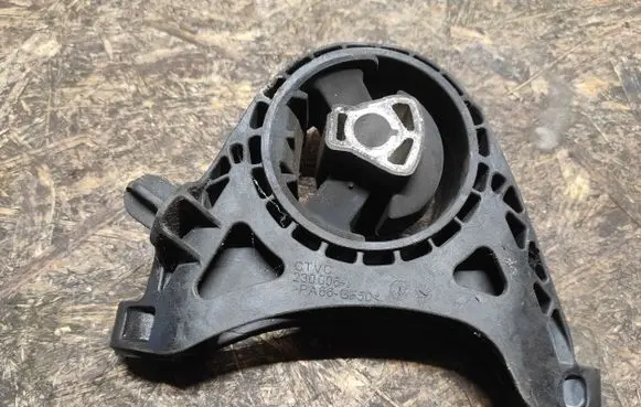 Chevrolet Orlando Gearbox mount 13248575