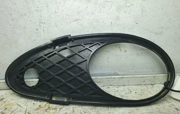 Mercedes-Benz C W203 Front fog light trim/grill A2038850523