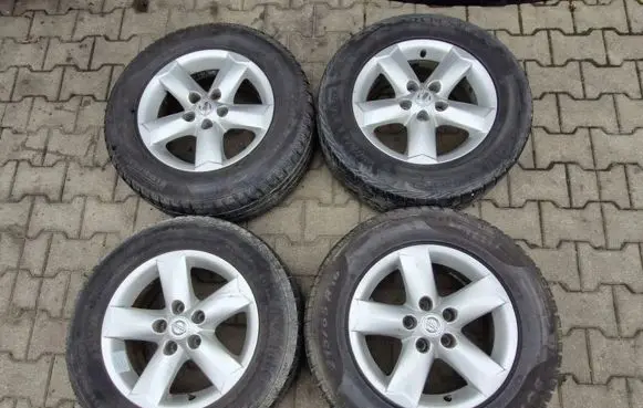 Nissan Qashqai R17 alloy rim 