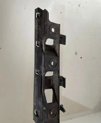 Volkswagen PASSAT B6 Front bumper mounting bracket 3C0807184