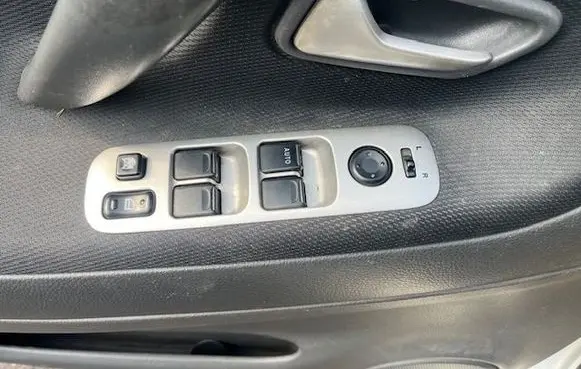 Suzuki Liana Electric window control switch 