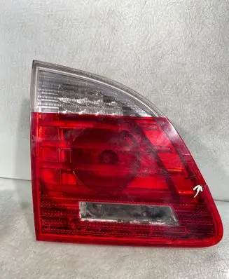 Tailgate rear/tail lights