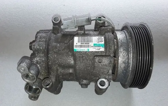 Renault Clio III Air conditioning (A/C) compressor (pump) 8200819568