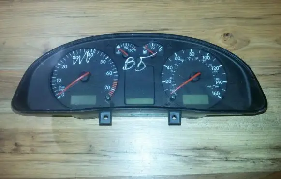 Volkswagen PASSAT B5 Speedometer (instrument cluster) g750669h