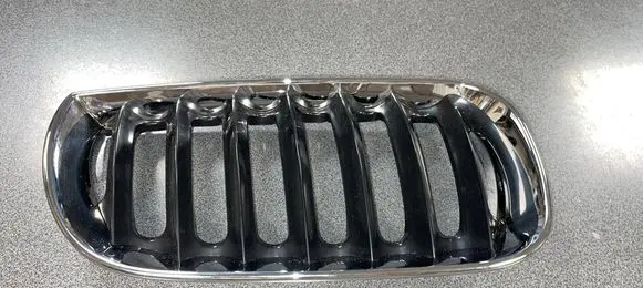 BMW X3 E83 Front grill 51113420088